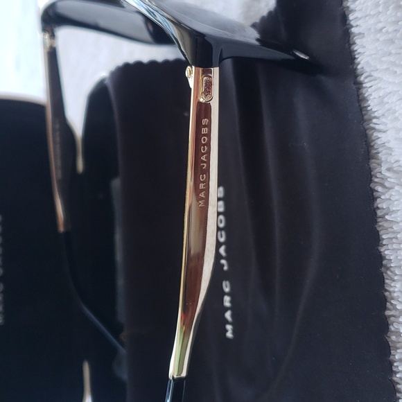 Marc Jacob's sunglasses 🕶 😎 😍 🔥 - Picture 4 of 16
